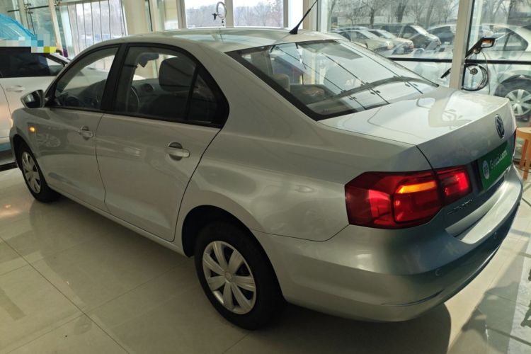 Used Volkswagen Jetta 2015 1.4L Manual Fashion Model Exterior 2