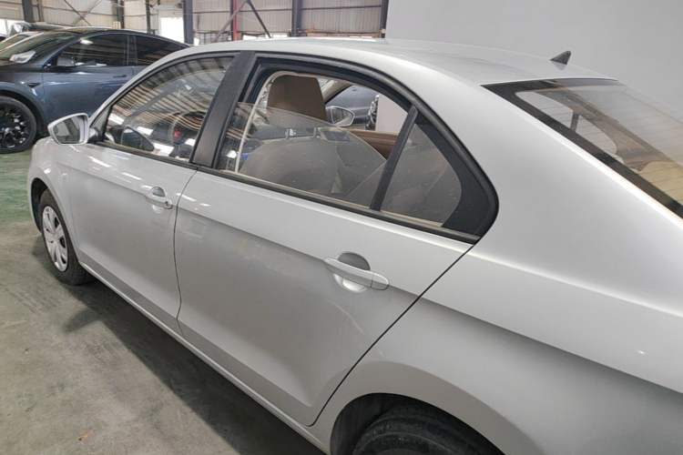 Used Volkswagen Jetta 2015 1.4L Manual Fashion Model Exterior 2
