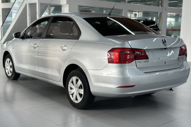 Used Volkswagen Jetta 2015 1.6L Automatic Fashion Model Exterior 3