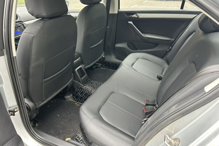 Used Volkswagen Jetta 2015 1.6L Automatic Comfort Model Exterior 3