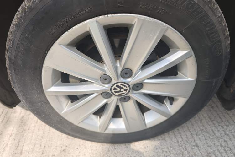 Used Volkswagen Jetta 2015 Zhuihui Edition 1.6L Manual Comfort Model Exterior 3