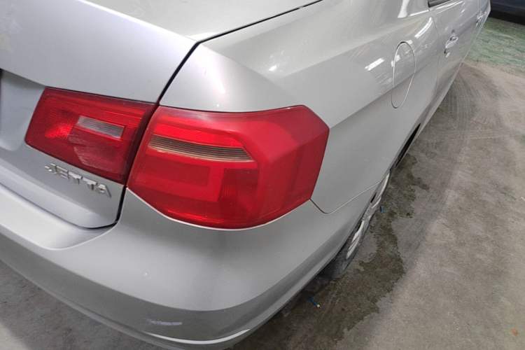 Used Volkswagen Jetta 2015 1.4L Manual Fashion Model Exterior 3
