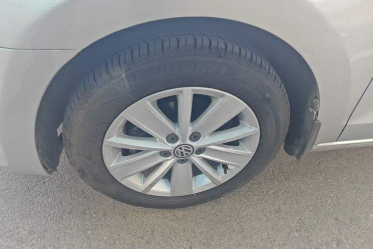Used Volkswagen Jetta 2015 1.6L Manual Comfort Model Exterior 4