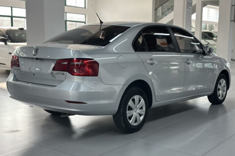 Used Volkswagen Jetta 2015 1.6L Automatic Fashion Model Exterior 4