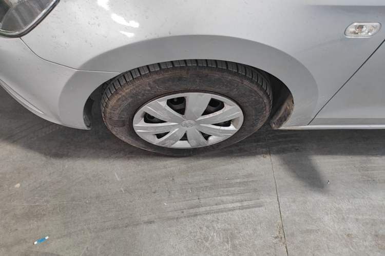Used Volkswagen Jetta 2015 1.4L Manual Fashion Model Exterior 4