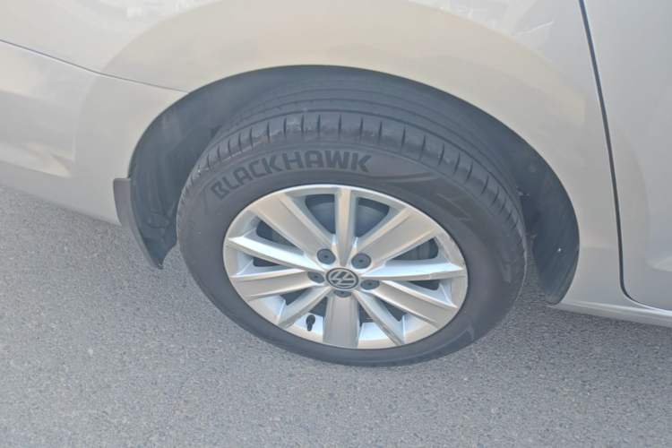 Used Volkswagen Jetta 2015 1.6L Manual Comfort Model Exterior 5