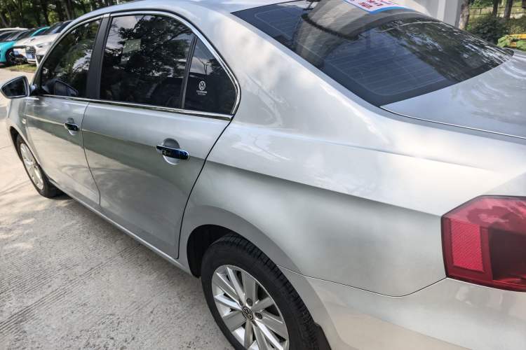 Used Volkswagen Jetta 2015 Zhuihui Edition 1.6L Manual Comfort Model Exterior 5