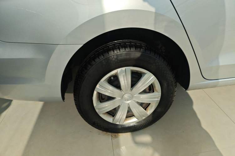 Used Volkswagen Jetta 2015 1.4L Manual Fashion Model Exterior 5