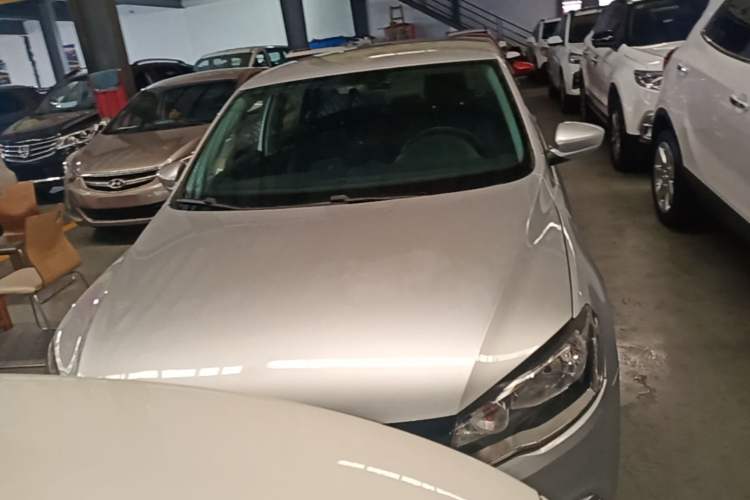 Used Volkswagen Jetta 2015 1.6L Manual Fashion Edition Front