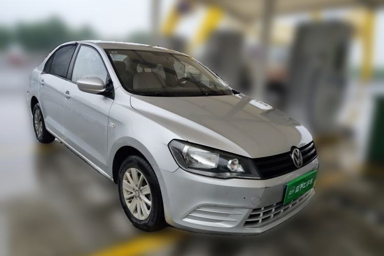 Used Volkswagen Jetta 2015 Value Edition 1.6L Manual Fashionable Style Front Right 45 Deg