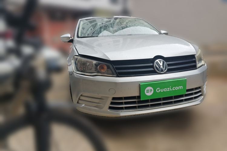 Used Volkswagen Jetta 2015 1.6L Manual Fashion Edition Front Right 45 Deg