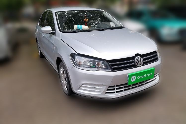 Used Volkswagen Jetta 2015 Value Edition 1.6L Manual Fashionable Style Front Right 45 Deg