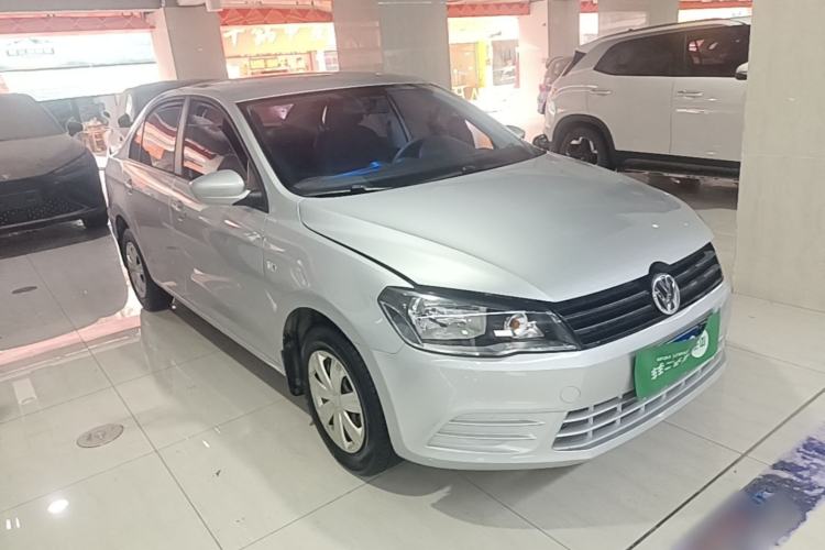 Used Volkswagen Jetta 2015 Value Edition 1.6L Manual Fashionable Style Front Right 45 Deg