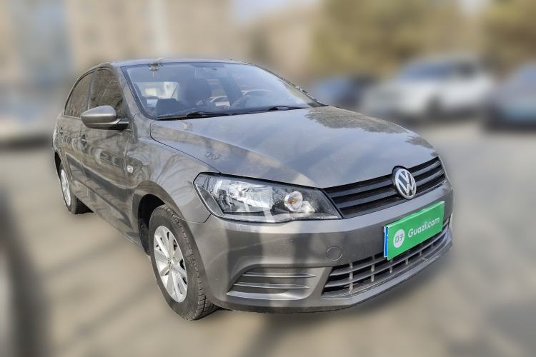 Used Volkswagen Jetta 2015 1.6L Manual Fashion Edition Front Right 45 Deg