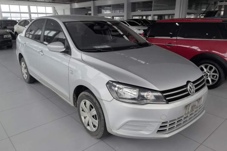 Used Volkswagen Jetta 2015 1.6L Automatic Fashion Model Front Right 45 Deg