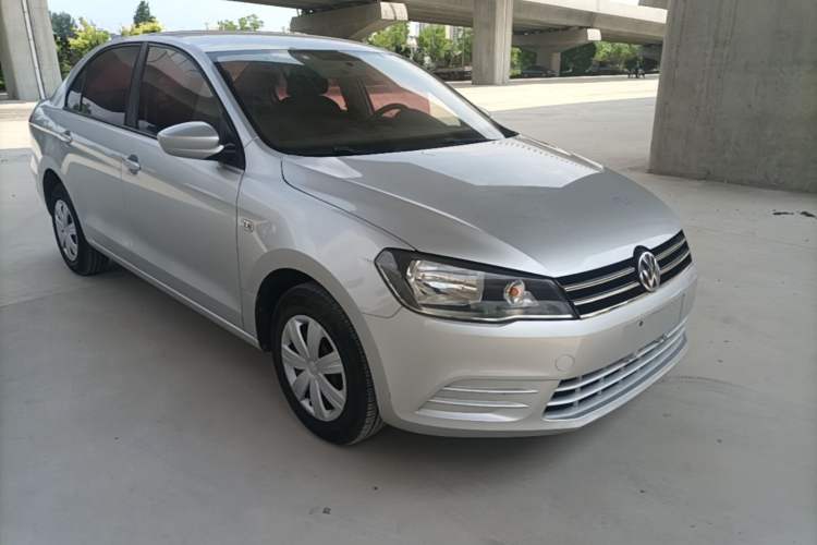 Used Volkswagen Jetta 2015 Value Edition 1.6L Manual Fashionable Style Front Right 45 Deg