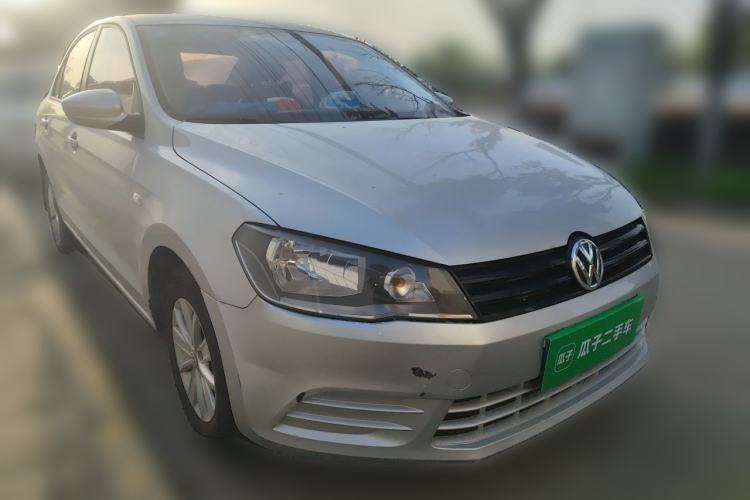 Used Volkswagen Jetta 2015 Value Edition 1.6L Manual Fashionable Style Front Right 45 Deg