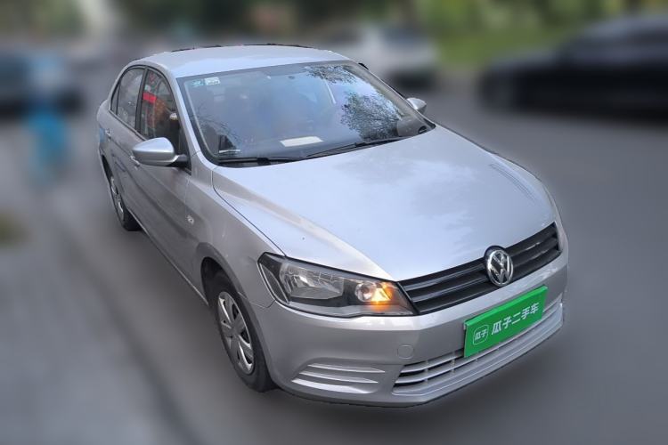 Used Volkswagen Jetta 2015 Value Edition 1.6L Manual Fashionable Style Front Right 45 Deg