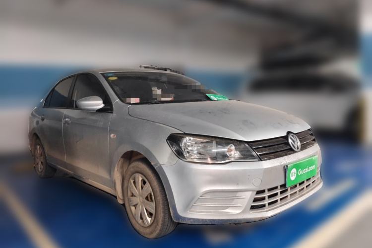 Used Volkswagen Jetta 2015 Value Edition 1.6L Manual Fashionable Style Front Right 45 Deg