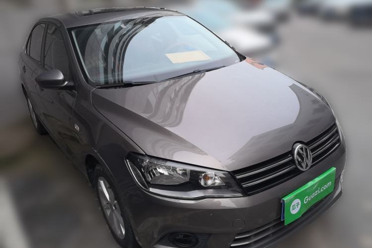 Used Volkswagen Jetta 2015 Value Edition 1.6L Automatic Comfort Version Front Right 45 Deg
