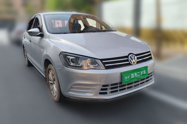 Used Volkswagen Jetta 2015 Value Edition 1.6L Manual Fashionable Style Front Right 45 Deg