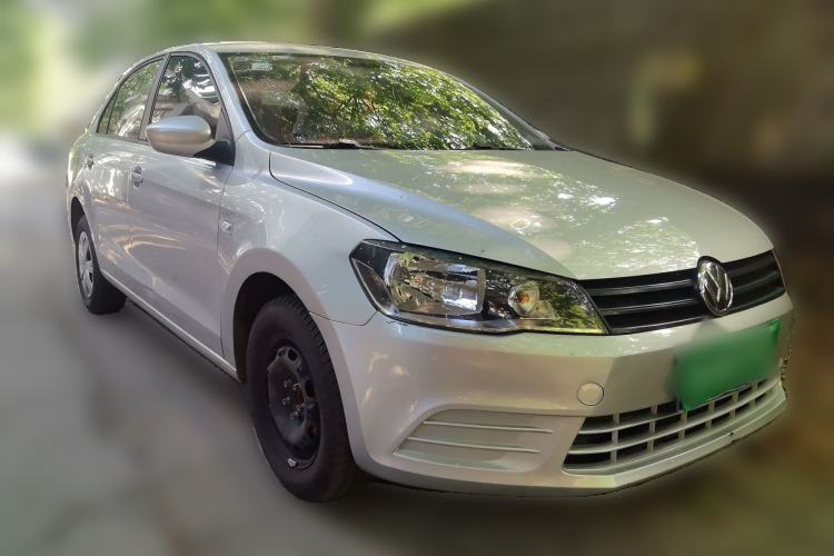 Used Volkswagen Jetta 2015 Value Edition 1.6L Manual Fashionable Style Front Right 45 Deg