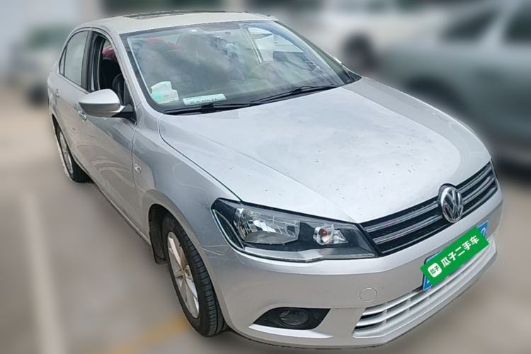 Used Volkswagen Jetta 2015 1.6L Manual Comfort Model Front Right 45 Deg
