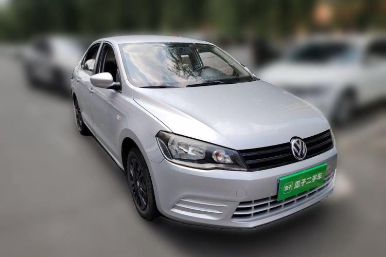 Used Volkswagen Jetta 2015 Value Edition 1.6L Manual Fashionable Style Front Right 45 Deg
