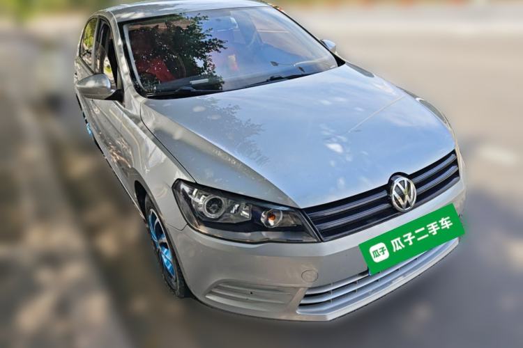 Used Volkswagen Jetta 2015 Value Edition 1.6L Manual Fashionable Style Front Right 45 Deg
