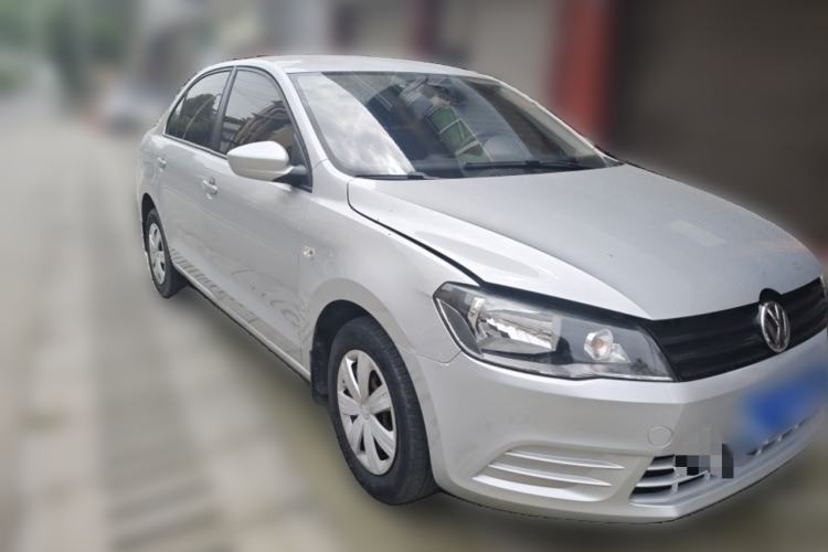 Used Volkswagen Jetta 2015 Value Edition 1.6L Manual Fashionable Style Front Right 45 Deg