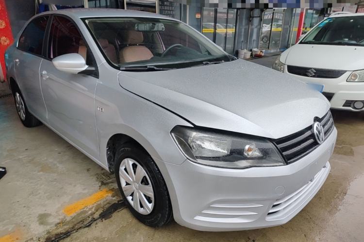 Used Volkswagen Jetta 2015 1.6L Manual Fashion Edition Front Right 45 Deg