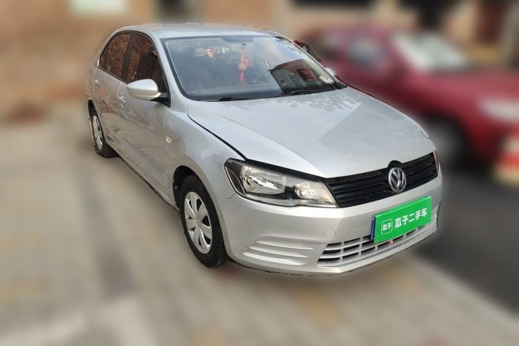 Used Volkswagen Jetta 2015 1.6L Manual Fashion Edition Front Right 45 Deg