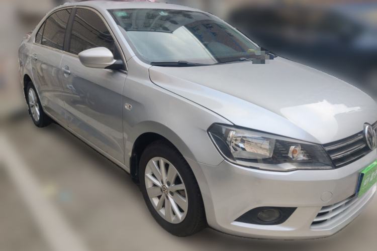 Used Volkswagen Jetta 2015 1.6L Manual Comfort Model Front Right 45 Deg