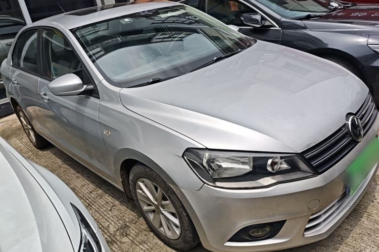 Used Volkswagen Jetta 2015 1.6L Manual Comfort Model Front Right 45 Deg