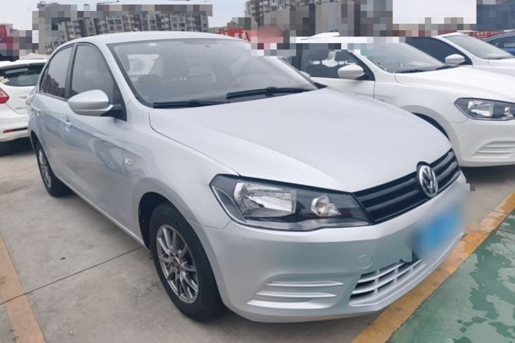 Used Volkswagen Jetta 2015 Value Edition 1.6L Manual Fashionable Style Front Right 45 Deg