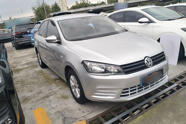 Used Volkswagen Jetta 2015 Value Edition 1.6L Manual Fashionable Style Front Right 45 Deg