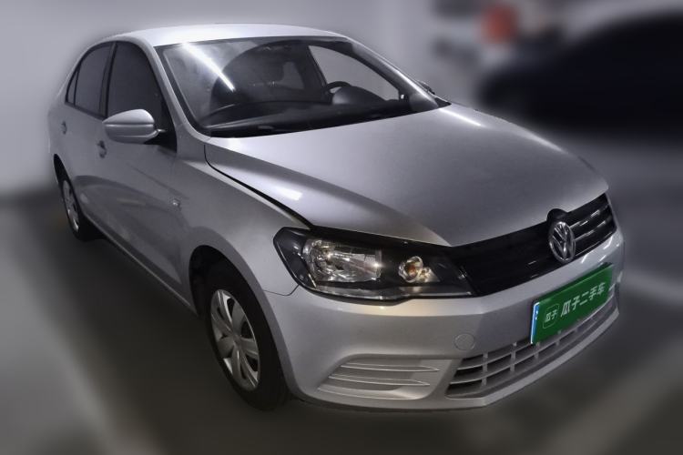 Used Volkswagen Jetta 2015 Value Edition 1.6L Manual Fashionable Style Front Right 45 Deg