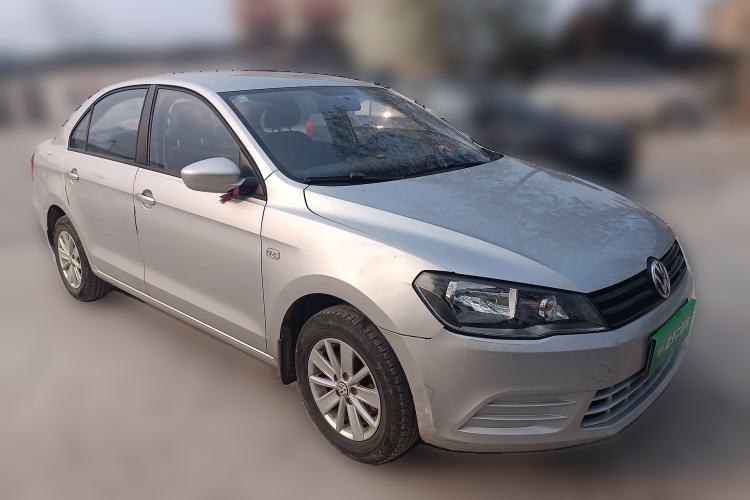 Used Volkswagen Jetta 2015 Value Edition 1.6L Manual Fashionable Style Front Right 45 Deg