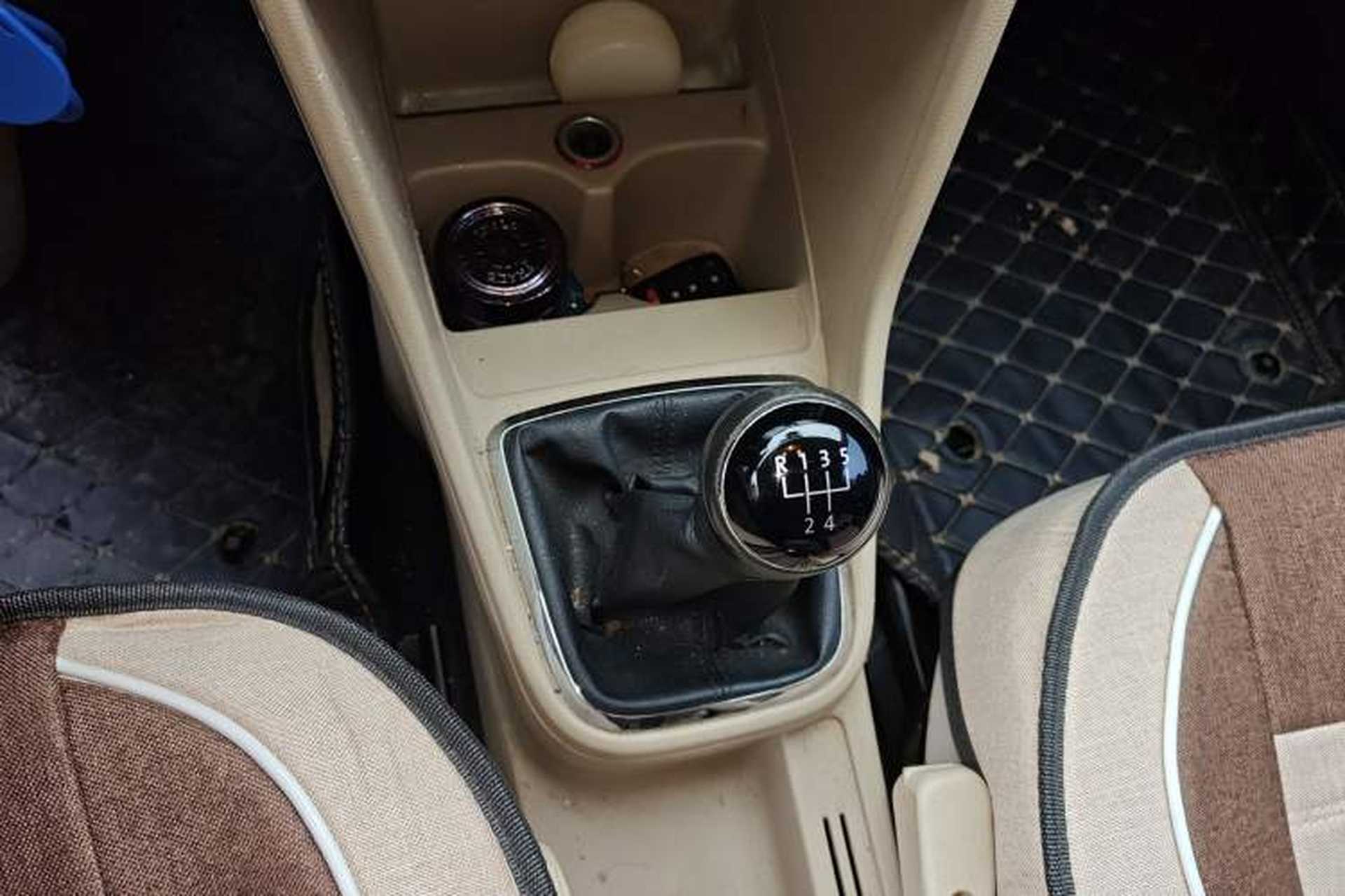 Used Volkswagen Jetta 2015 1.6L Manual Comfort Model Gear Lever