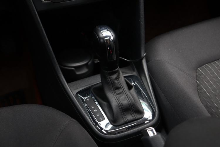 Used Volkswagen Jetta 2015 1.6L Automatic Comfort Model Gear Lever