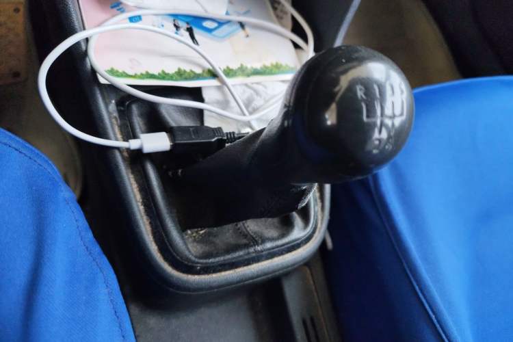 Used Volkswagen Jetta 2015 Value Edition 1.6L Manual Fashionable Style Gear Lever