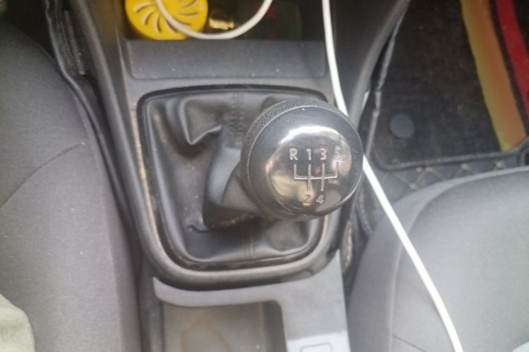 Used Volkswagen Jetta 2015 1.6L Manual Fashion Edition Gear Lever