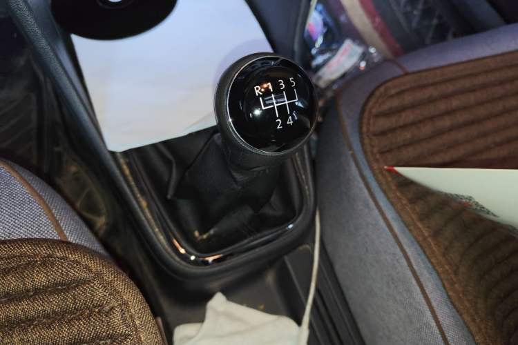 Used Volkswagen Jetta 2015 1.6L Manual Comfort Model Gear Lever