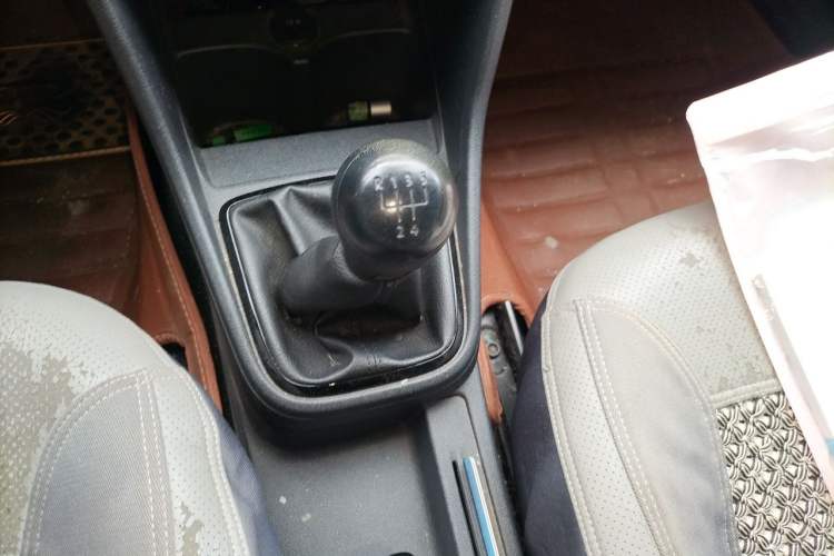 Used Volkswagen Jetta 2015 Value Edition 1.6L Manual Fashionable Style Gear Lever