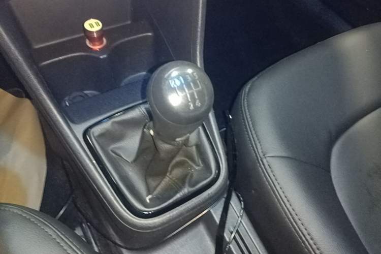 Used Volkswagen Jetta 2015 Value Edition 1.6L Manual Fashionable Style Gear Lever