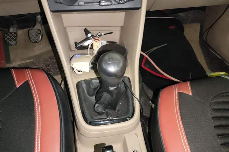 Used Volkswagen Jetta 2015 Zhuihui Edition 1.4L Manual Fashion Model Gear Lever