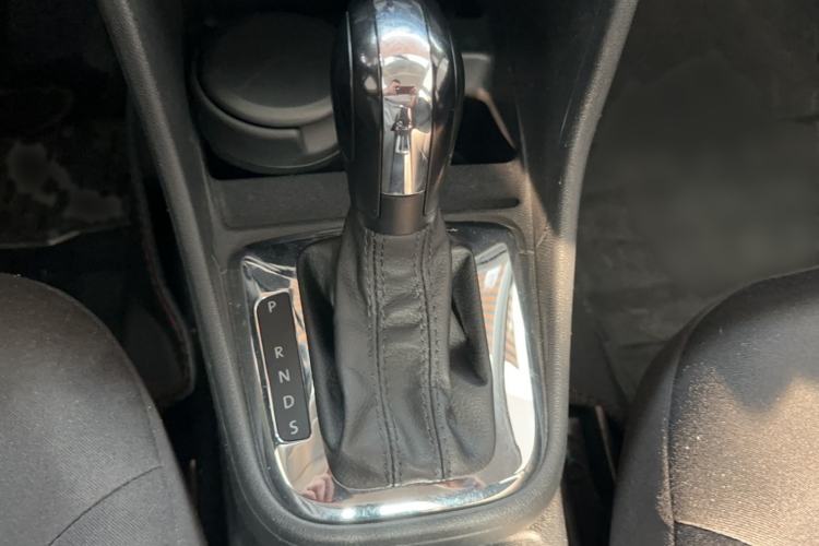 Used Volkswagen Jetta 2015 1.6L Automatic Fashion Model Gear Lever