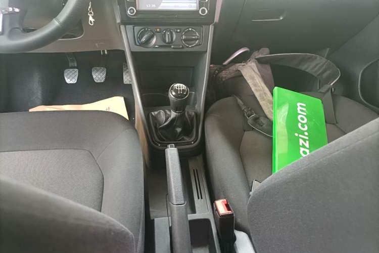 Used Volkswagen Jetta 2015 Value Edition 1.6L Manual Fashionable Style Gear Lever