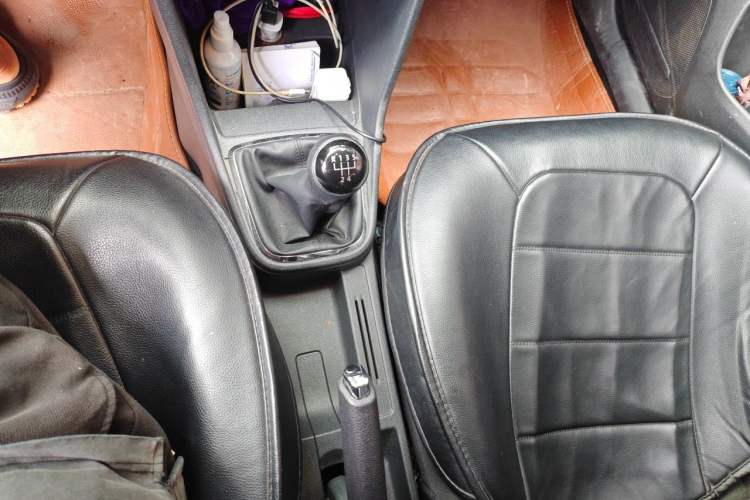 Used Volkswagen Jetta 2015 Zhuihui Edition 1.6L Manual Comfort Model Gear Lever