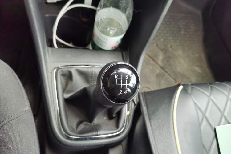 Used Volkswagen Jetta 2015 Zhuihui Edition 1.6L Manual Comfort Model Gear Lever